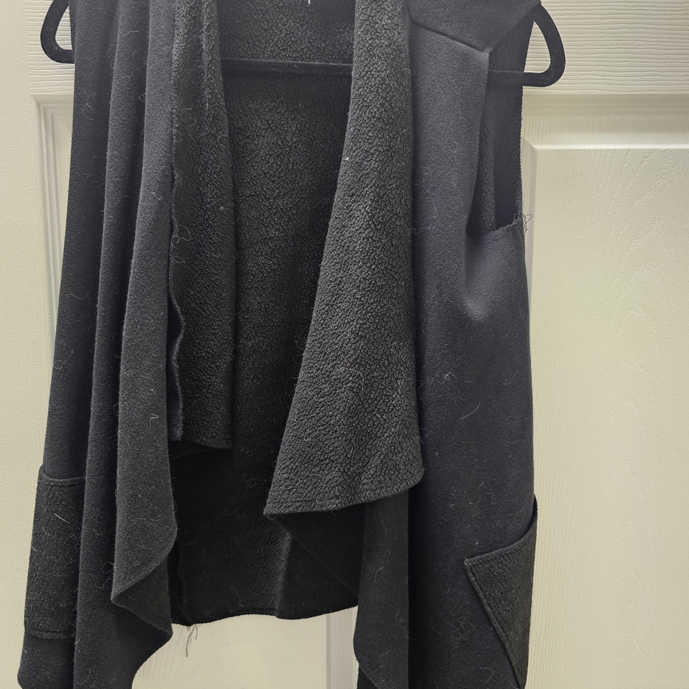 Cable & Gauge Black Women's Open Front Sweater Vest